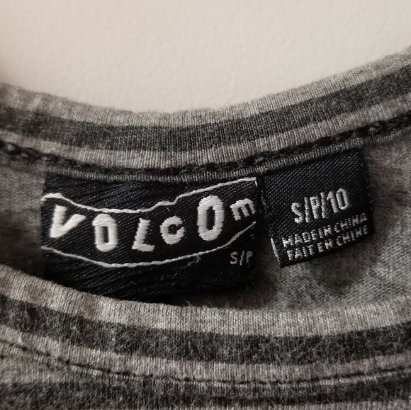 Volcom tank - Picture 3 of 4